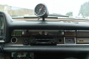 Imagen 40/50 de Mercedes-Benz 220 S (1967)