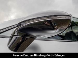 Image 42/50 of Porsche Cayenne S Electric (2026)