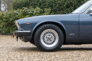 Image 26/50 of Jaguar XJ 12 (1987)