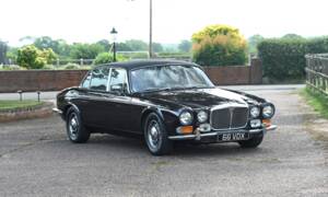 Image 1/21 of Daimler Double Six Vanden Plas (1973)
