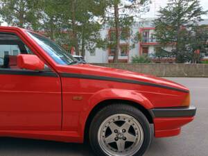 Image 12/42 of Alfa Romeo 75 1.8 (1991)