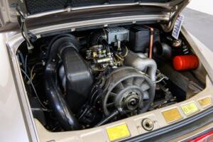Image 29/36 of Porsche 911 Carrera 3.2 (1984)