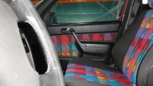 Image 82/137 of Mercedes-Benz 190 E 1.8 Avantgarde &quot;Rosso&quot; (1992)