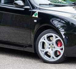 Image 16/36 of Alfa Romeo 147 3.2 GTA (2003)