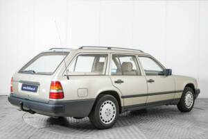 Bild 2/50 von Mercedes-Benz 230 TE (1987)