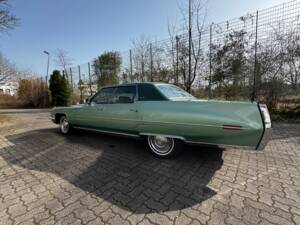 Image 6/18 of Cadillac Sedan DeVille (1971)