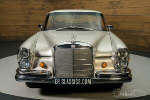 Image 4/18 of Mercedes-Benz 280 SE (1970)