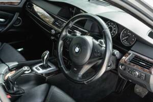 Bild 2/50 von BMW 550i (2006)