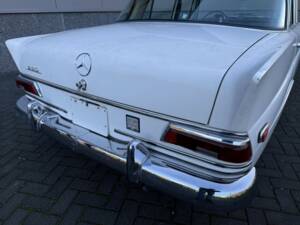 Bild 20/50 von Mercedes-Benz 230 (1968)