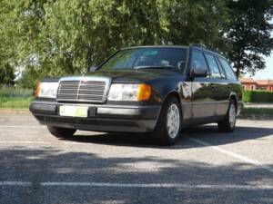 Afbeelding 3/50 van Mercedes-Benz 250 TD Turbo (1992)