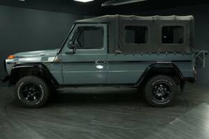 Image 2/50 of Mercedes-Benz G 230 (1993)