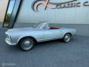 Image 2/27 of Mercedes-Benz 230 SL (1967)