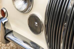 Image 11/50 of Jaguar Mk II 2.4 (1967)