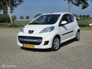 Image 12/32 of Peugeot 107 (2009)