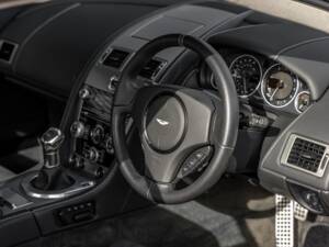 Image 29/77 of Aston Martin DBS (2009)