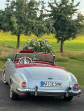 Image 2/54 of Mercedes-Benz 190 SL (1957)