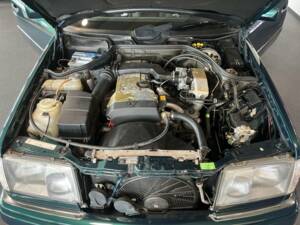 Bild 17/21 von Mercedes-Benz E 200 (1996)