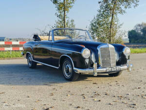 Image 8/49 of Mercedes-Benz 220 S Cabriolet (1958)