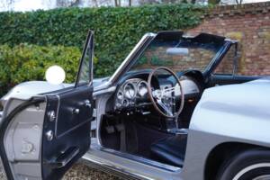 Image 34/50 of Chevrolet Corvette Sting Ray Convertible (1964)