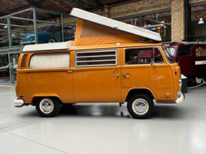 Image 4/32 of Volkswagen T2b Westfalia (1972)