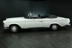 Imagen 4/50 de Mercedes-Benz 250 SE (1966)