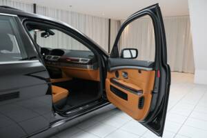 Bild 9/18 von BMW 760i (2005)