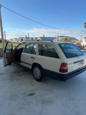 Immagine 8/14 di Mercedes-Benz 230 TE (1987)