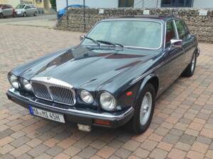 Bild 1/8 von Daimler Double Six (1991)