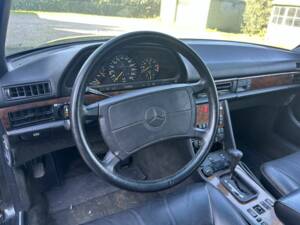 Bild 2/8 von Mercedes-Benz 560 SEL (1988)