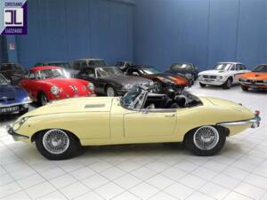 Image 4/51 de Jaguar E-Type (1970)