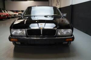 Image 24/47 of Jaguar XJ12 6.0 (1994)