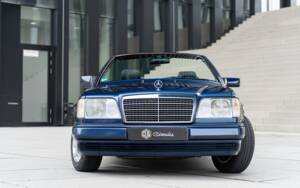 Image 6/45 of Mercedes-Benz E 220 (1995)