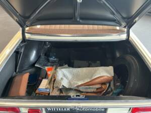 Image 18/21 of Mercedes-Benz 200 (1972)