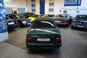 Image 12/38 of Mercedes-Benz 300 CE-24 (1992)
