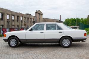 Bild 2/21 von Mercedes-Benz 280 SE (1985)