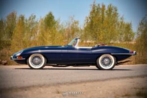 Image 3/80 de Jaguar Type E 4.2 (1966)