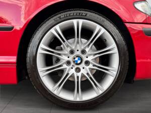 Image 17/57 of BMW 320i (2002)