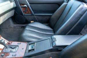 Image 22/50 of Mercedes-Benz 500 SL (1991)