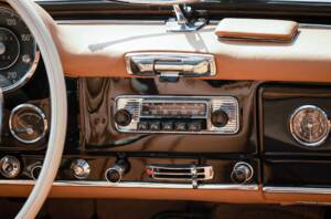 Image 30/42 of Mercedes-Benz 190 SL (1961)