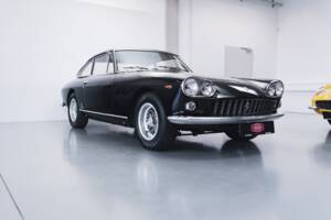 Image 26/100 of Ferrari 330 GT 2+2 (1965)