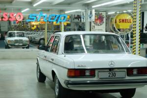 Bild 8/50 von Mercedes-Benz 230 (1977)