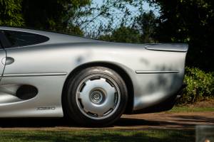 Image 21/50 of Jaguar XJ 220 (1993)