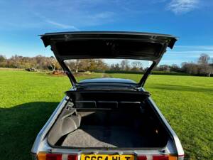 Bild 46/70 von Ford Capri 2,8i (1986)