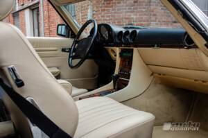 Image 11/23 of Mercedes-Benz 560 SL (1988)