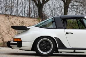 Afbeelding 27/45 van Porsche 911 Carrera 3.2 (WTL) (1988)