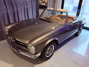 Image 10/36 of Mercedes-Benz 230 SL (1966)