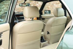 Image 30/50 of Jaguar XJ 6 4.2 (1985)