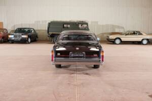 Image 11/58 of Cadillac Brougham Elegance (1988)