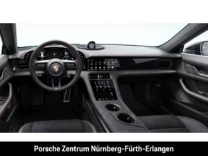 Image 9/12 of Porsche Taycan GTS (2023)