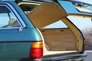 Image 12/24 of Mercedes-Benz 280 TE (1983)